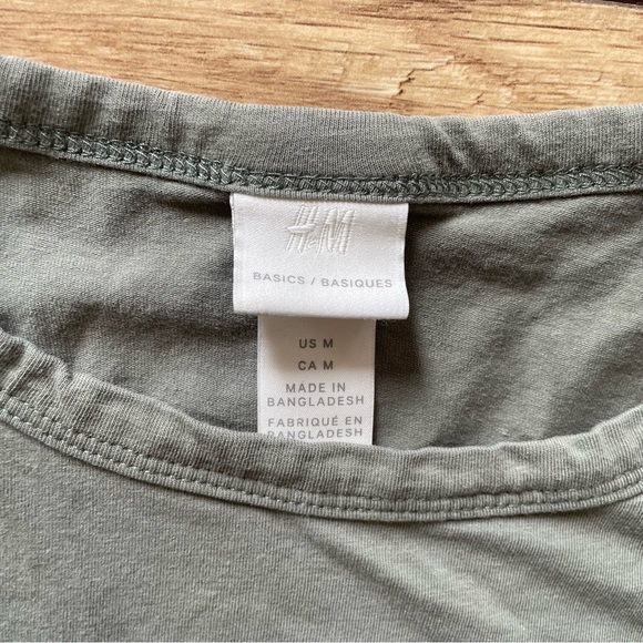 EUC H&M basic tee - Picture 2 of 2